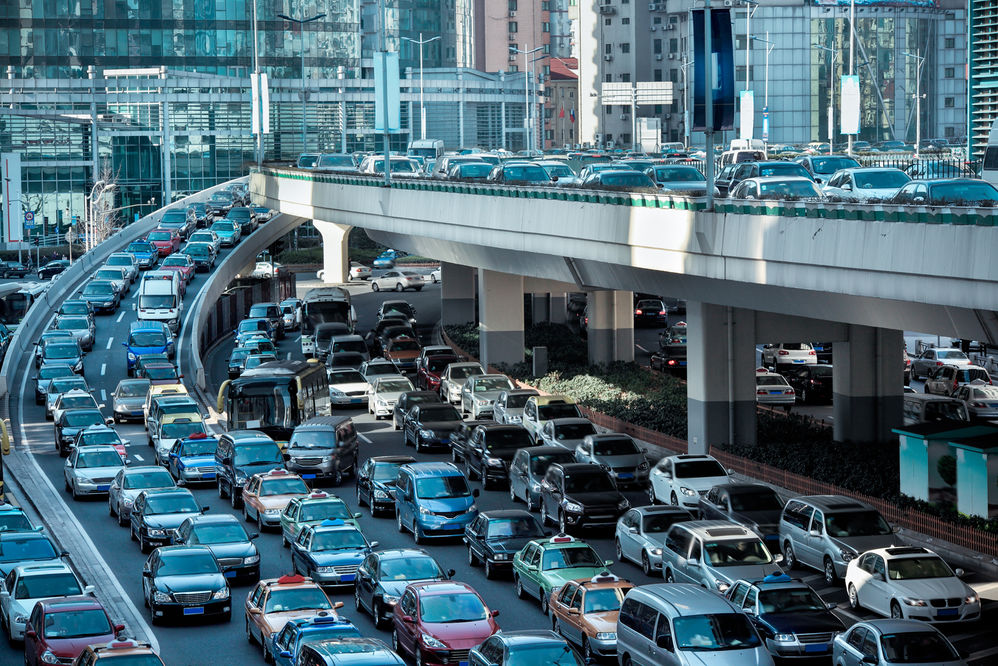 количество автомобилей на дорогах неуклонно растет